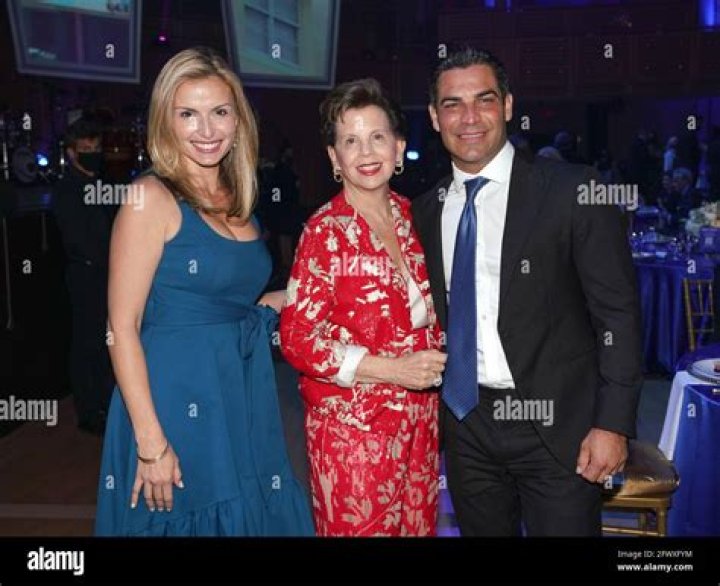 Age, Net Worth, Husband, Height And Career Of Gloria Fonts Suarez