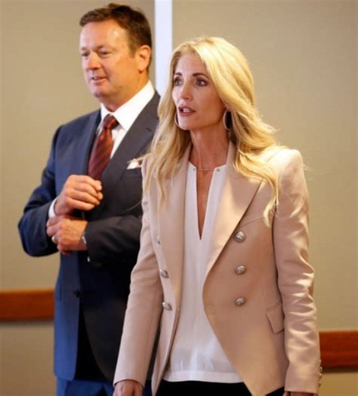 Bob Stoops- Wiki, Height, Career, Net worth, Wife