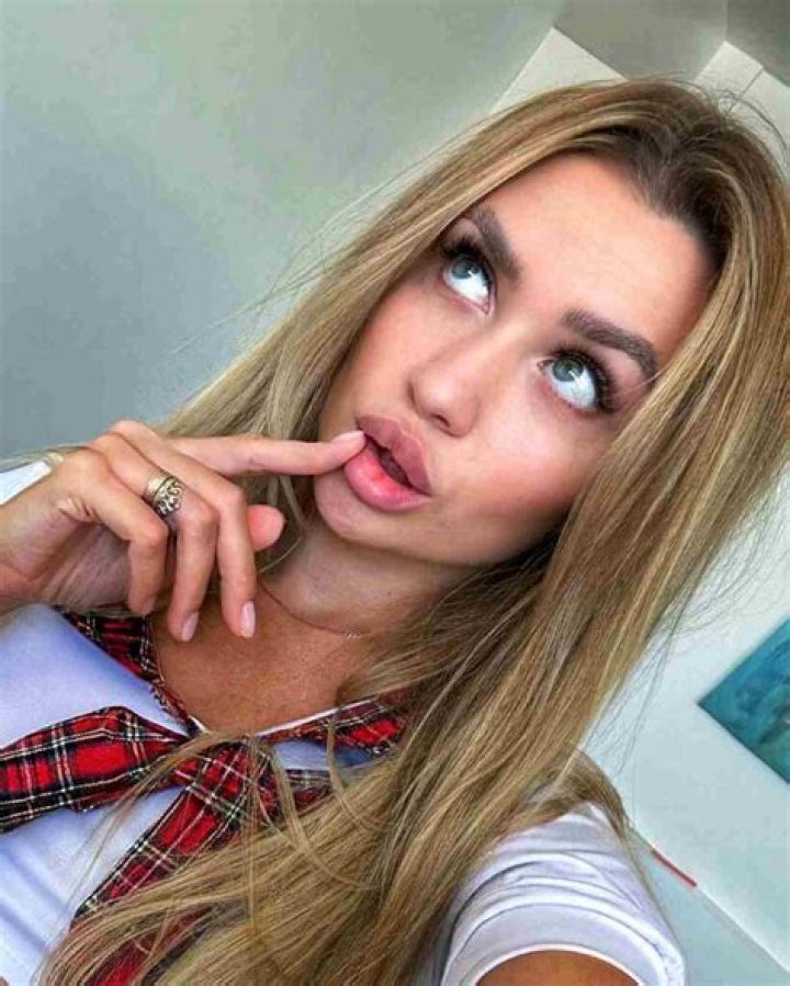 Carolesdaughter Height, Weight, Net Worth, Age, Birthday, Wikipedia, Who, Nationality, Biography
