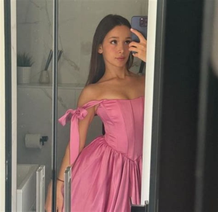Ellie Leen Height, Weight, Net Worth, Age, Birthday, Wikipedia, Who, Nationality, Biography
