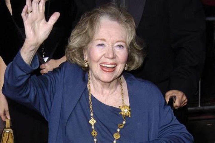 Glynis Johns Height, Weight, Net Worth, Age, Birthday, Wikipedia, Who, Instagram, Biography