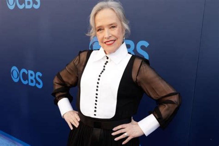 Is Kathy Bates Gay, Straight or Bi? A Close Look At Her Sexuality