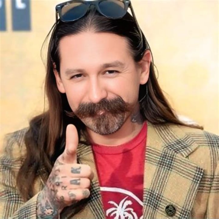 Oliver Peck : Bio, Net Worth, Height, Age, Wife And Career