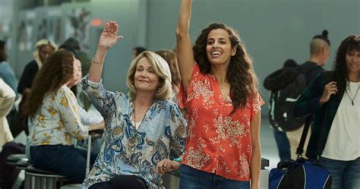 On And Off-Screen, Athena Karkanis Is A Fantastic Mother!