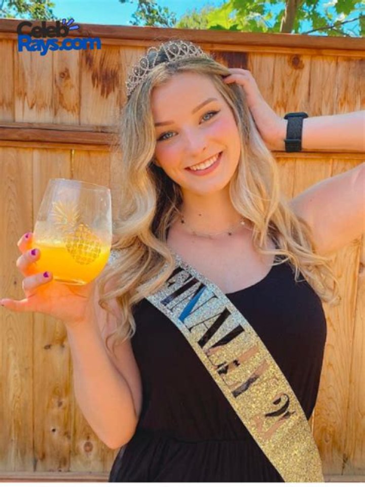 TheNicoleT Height, Weight, Net Worth, Age, Birthday, Wikipedia, Who, Instagram, Biography