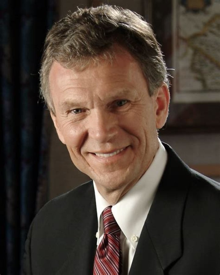 Tom Daschle Height, Weight, Net Worth, Age, Birthday, Wikipedia, Who, Nationality, Biography