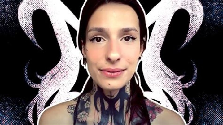 What Is Roma Army (Chloe Sunderland) Gender?