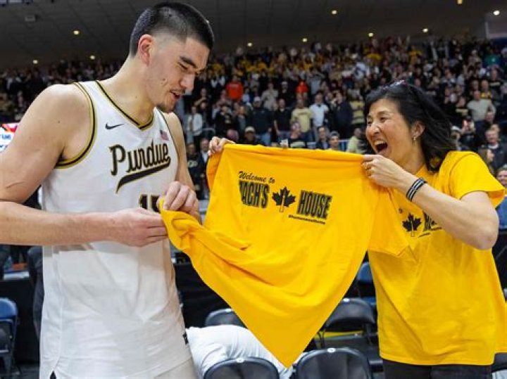 Who Are Julia &amp; Glen Edy? Details To Know About Purdue Boilermakers Zach Edey Parents